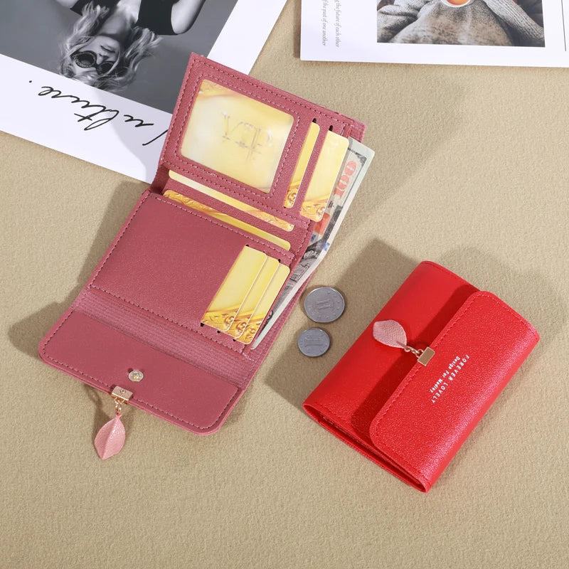 Trifold Coin Purse for Women and Minimalist Credit Card Holder: Elegance in the Details