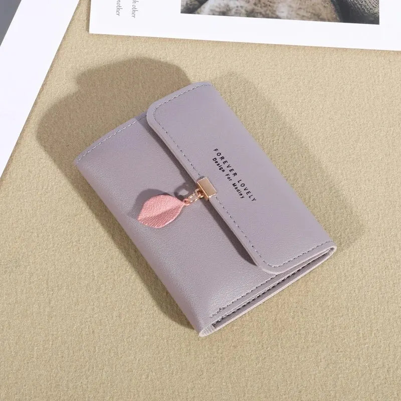 Trifold Coin Purse for Women and Minimalist Credit Card Holder: Elegance in the Details