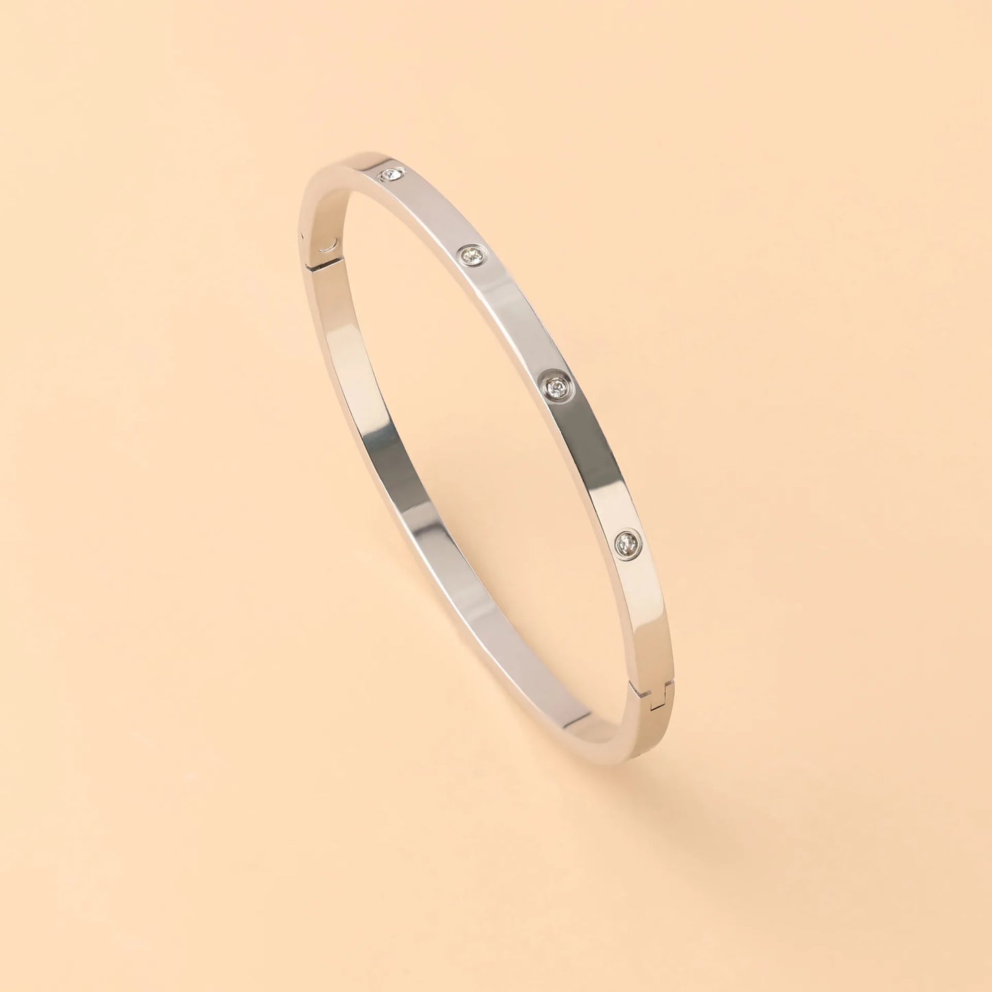 Timeless Platinum-Plated Bracelet with Elegant Classic Design