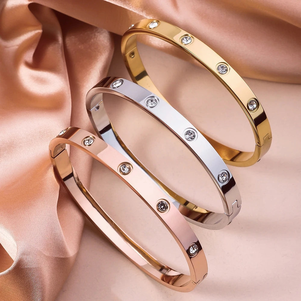Timeless Platinum-Plated Bracelet with Elegant Classic Design