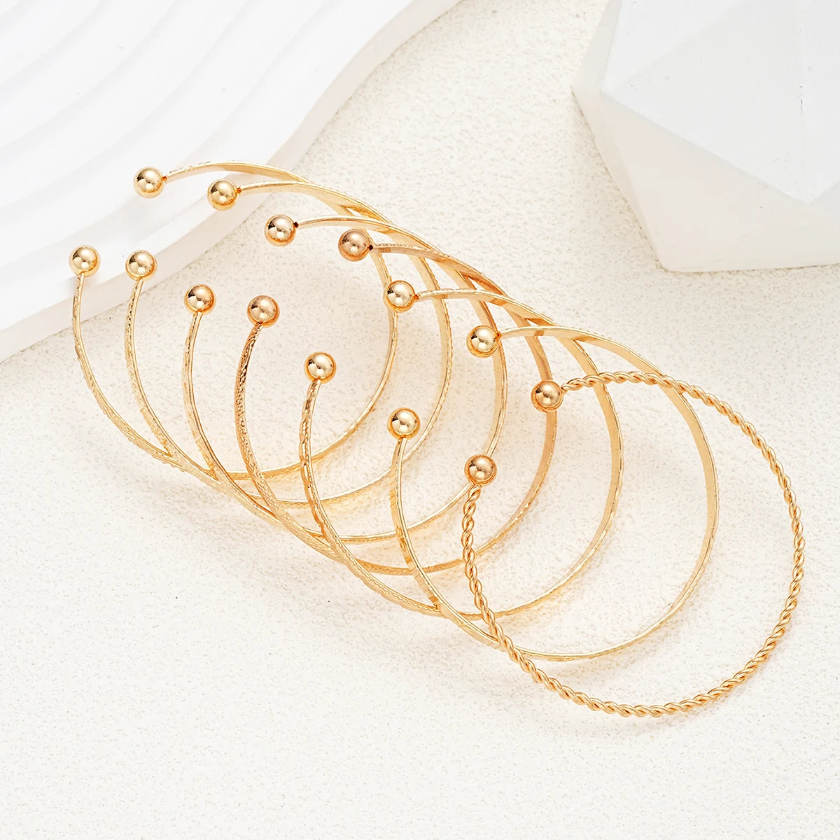 Set of 7 Punk Gold Bracelets – Bold Gothic Heart Prints with Open Metal Design for a Trendy Streetwear Look / 7 Pcs