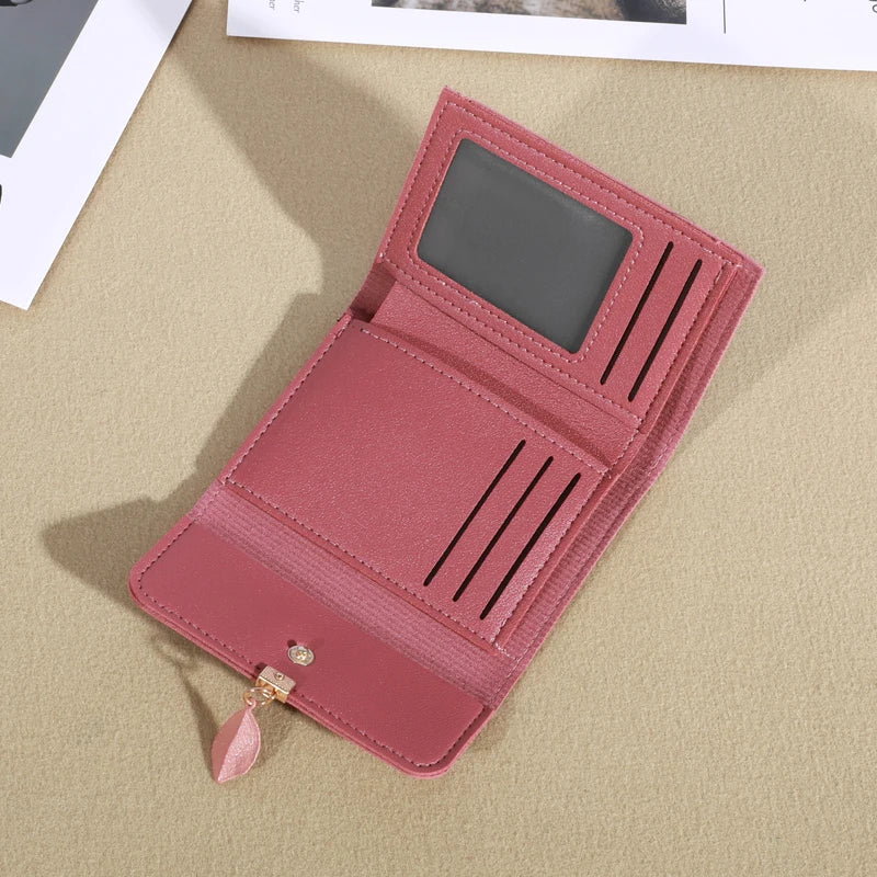 Trifold Coin Purse for Women and Minimalist Credit Card Holder: Elegance in the Details