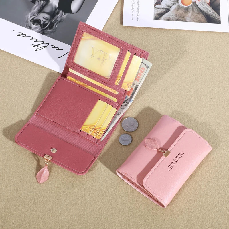 Trifold Coin Purse for Women and Minimalist Credit Card Holder: Elegance in the Details