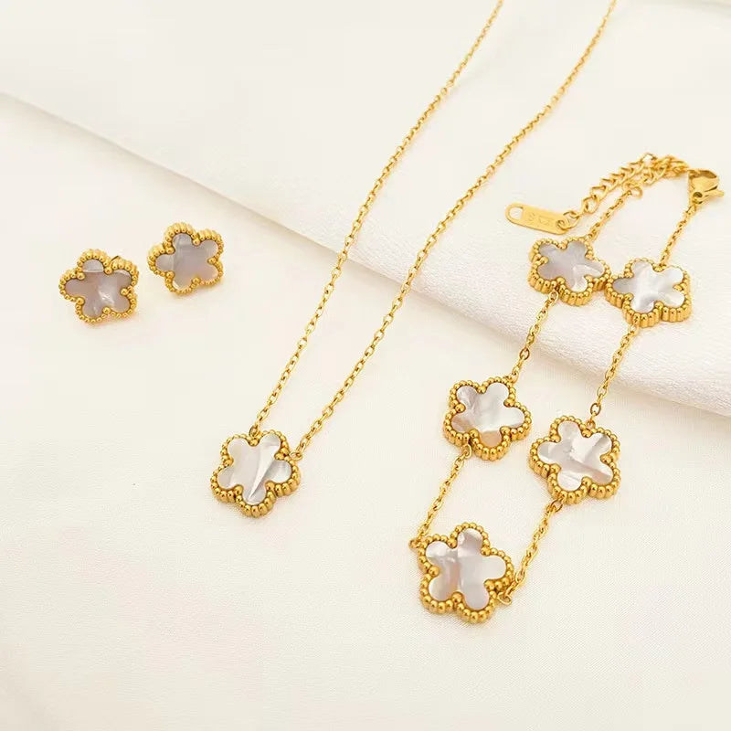 3-Piece Jewelry Set – Necklace, Bracelet, and Earrings with an elegant plum
