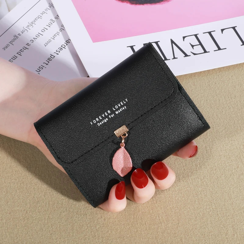 Trifold Coin Purse for Women and Minimalist Credit Card Holder: Elegance in the Details