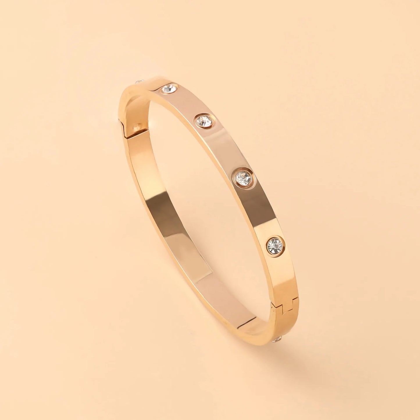 Timeless Platinum-Plated Bracelet with Elegant Classic Design