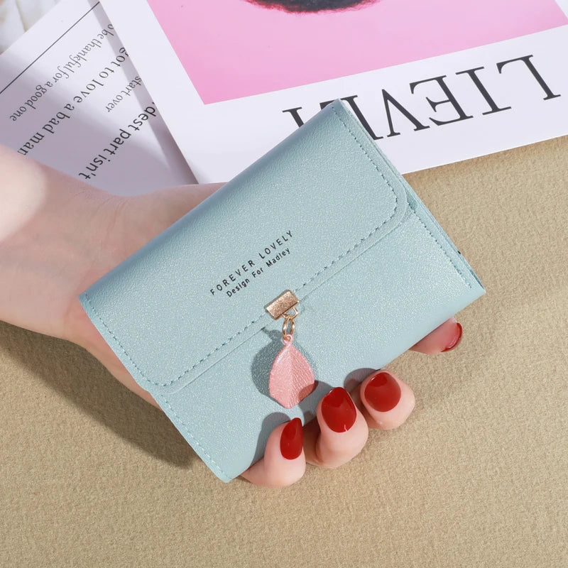 Trifold Coin Purse for Women and Minimalist Credit Card Holder: Elegance in the Details