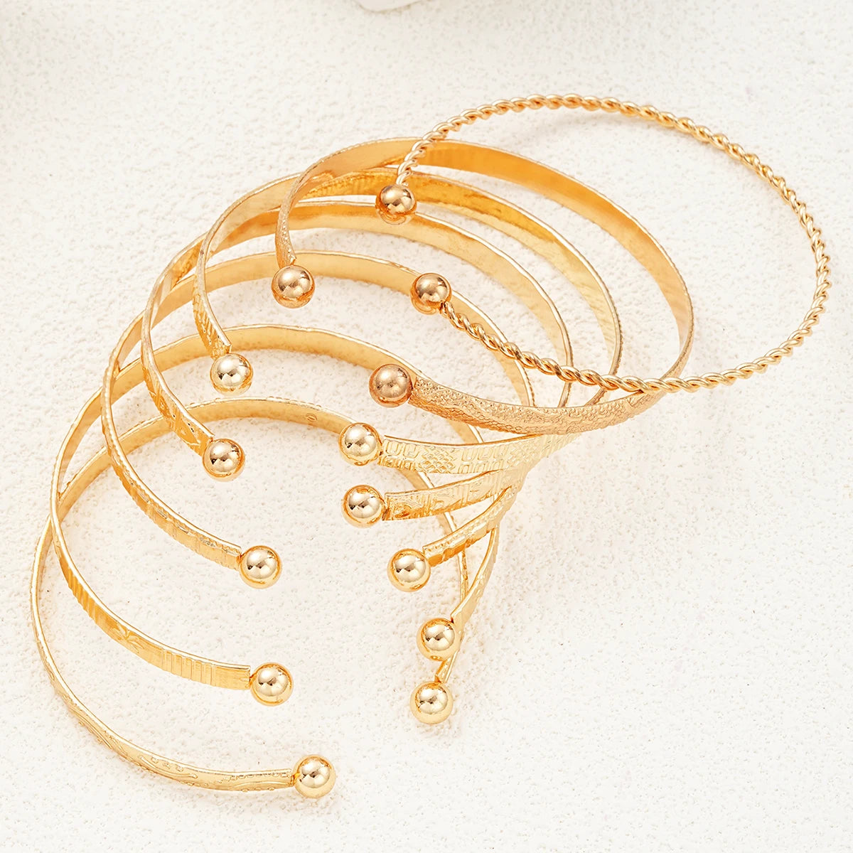 Set of 7 Punk Gold Bracelets – Bold Gothic Heart Prints with Open Metal Design for a Trendy Streetwear Look / 7 Pcs