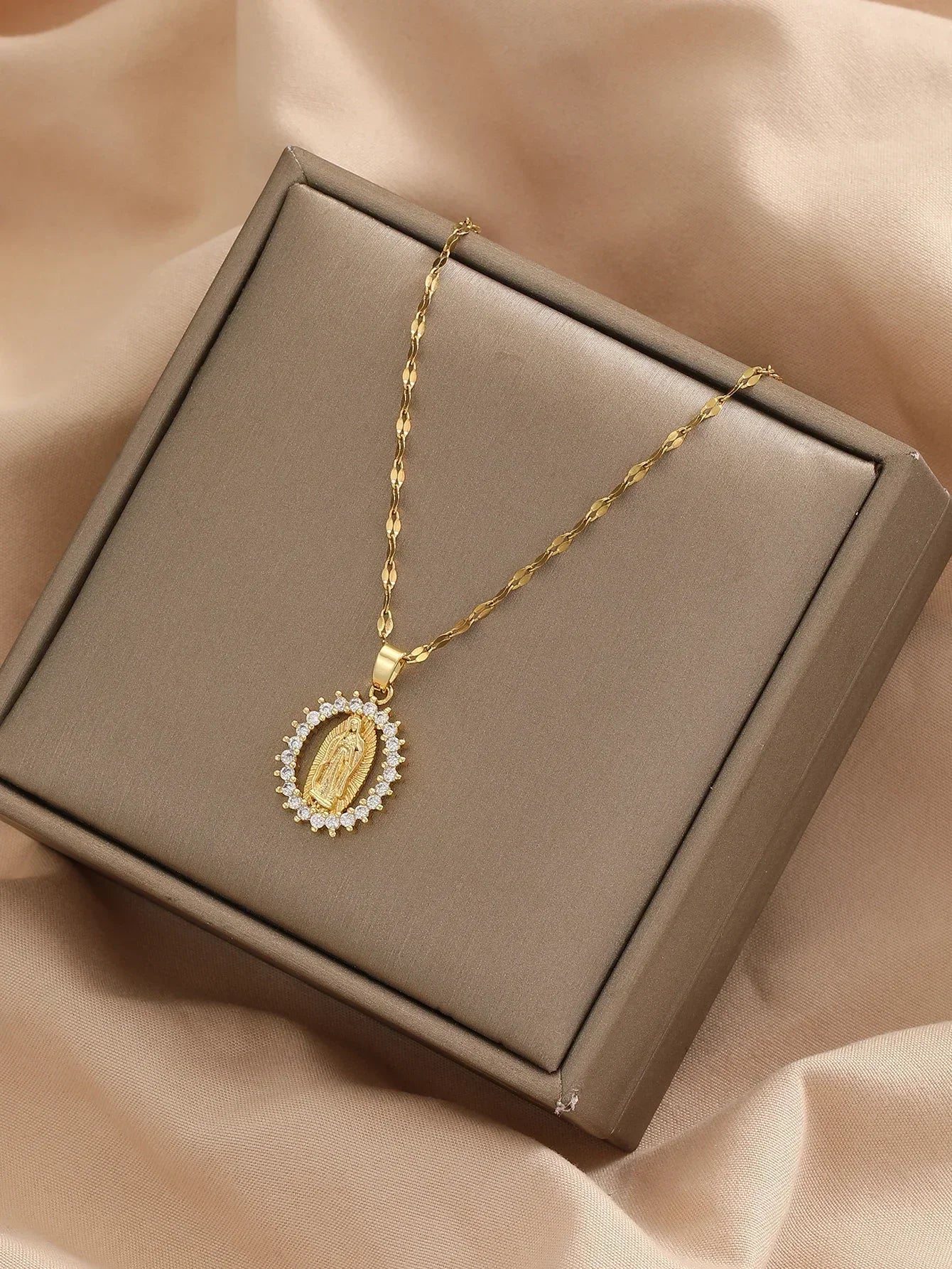 Enchanting Celestial Necklace – A Classic Embodiment of Elegance and Grace
