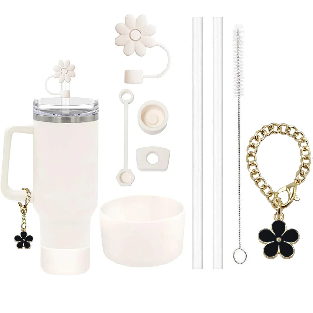 Set de accesorios de lujo 9 en 1 para Stanley Cup: tapón antiderrames, cubrepajitas, funda antideslizante, cepillo de limpieza y elegante dije de flor Chainley Cup.