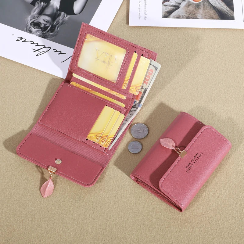 Trifold Coin Purse for Women and Minimalist Credit Card Holder: Elegance in the Details
