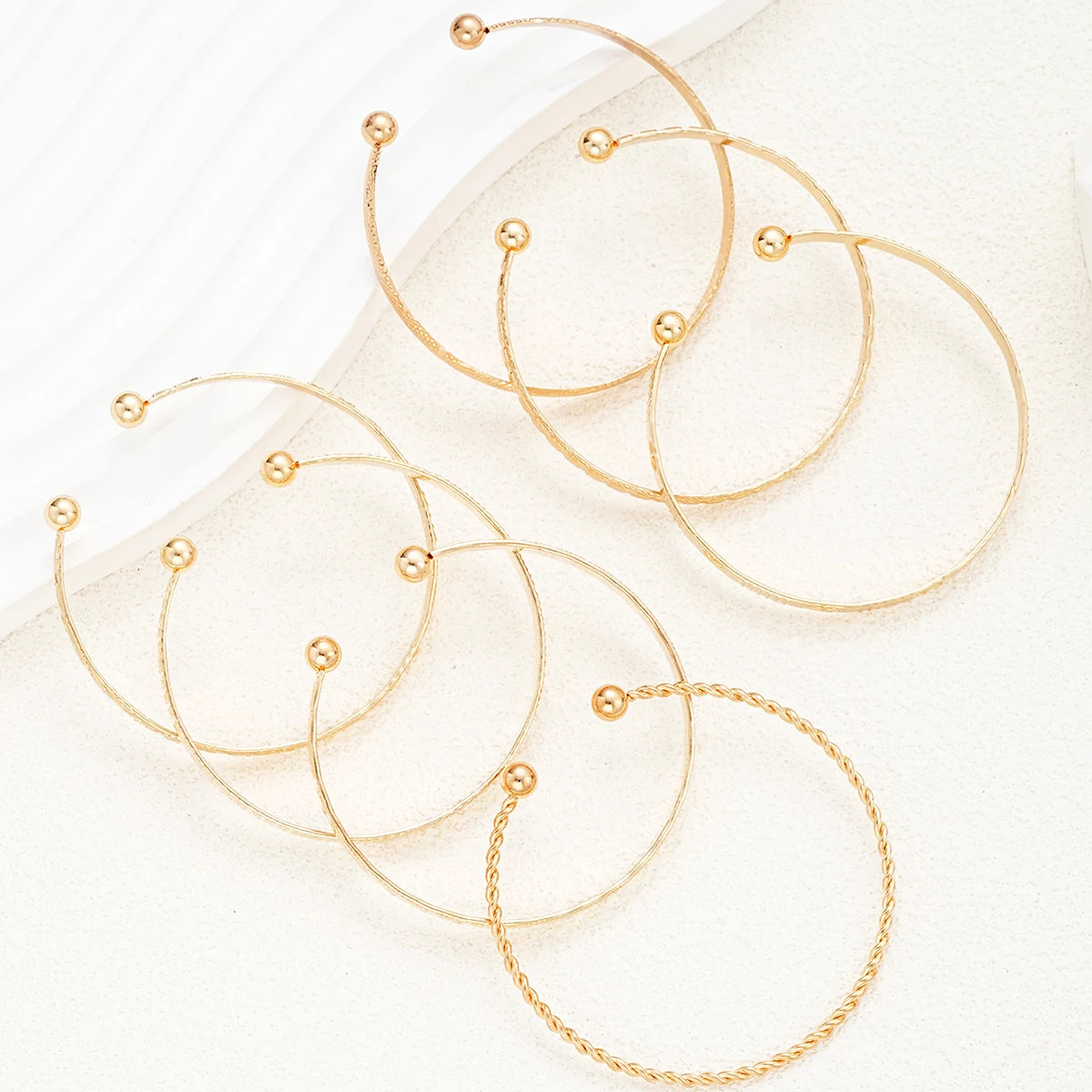 Set of 7 Punk Gold Bracelets – Bold Gothic Heart Prints with Open Metal Design for a Trendy Streetwear Look / 7 Pcs