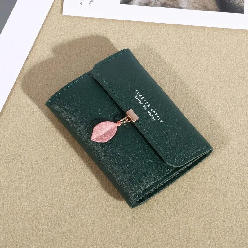 Trifold Coin Purse for Women and Minimalist Credit Card Holder: Elegance in the Details