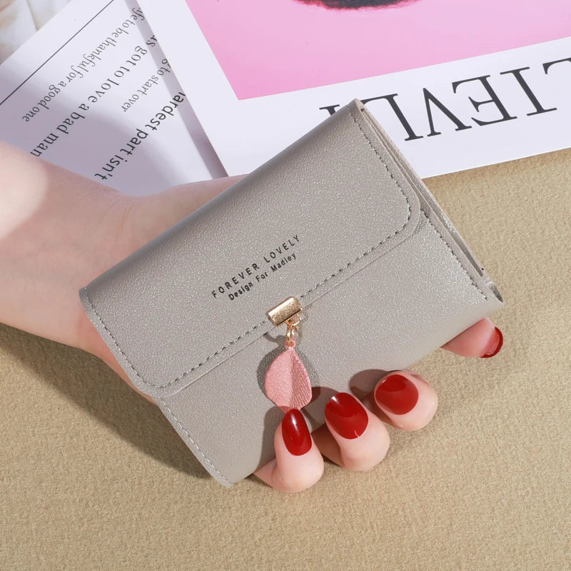 Trifold Coin Purse for Women and Minimalist Credit Card Holder: Elegance in the Details