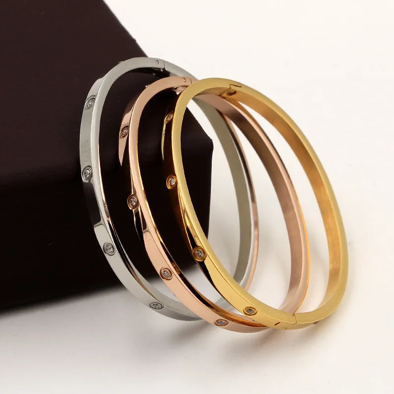 Timeless Platinum-Plated Bracelet with Elegant Classic Design