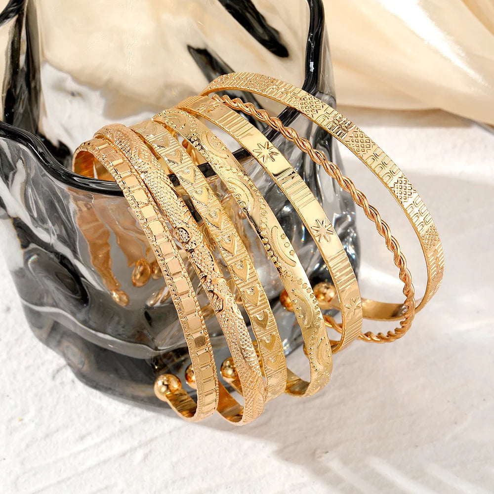 Set of 7 Punk Gold Bracelets – Bold Gothic Heart Prints with Open Metal Design for a Trendy Streetwear Look / 7 Pcs