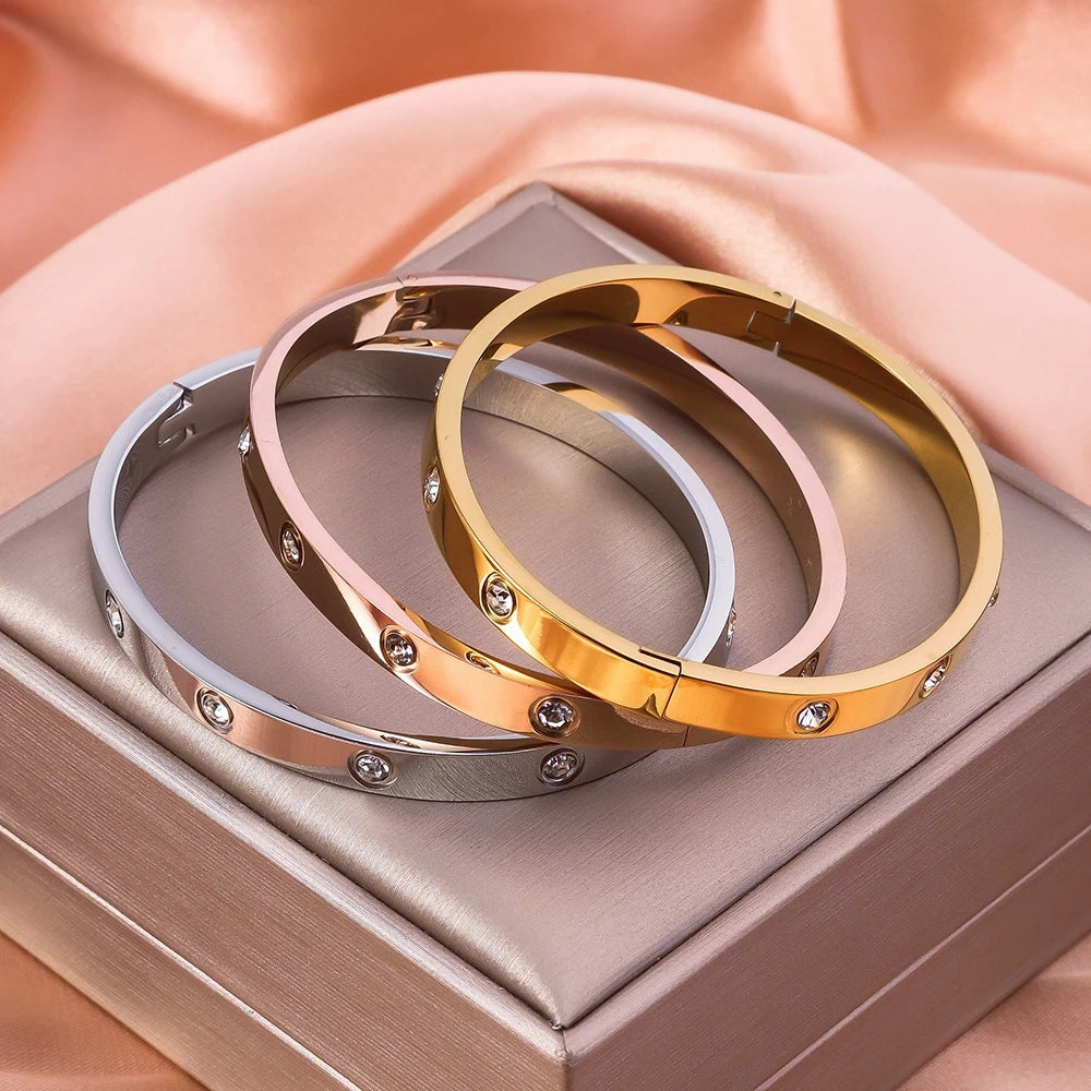 Timeless Platinum-Plated Bracelet with Elegant Classic Design