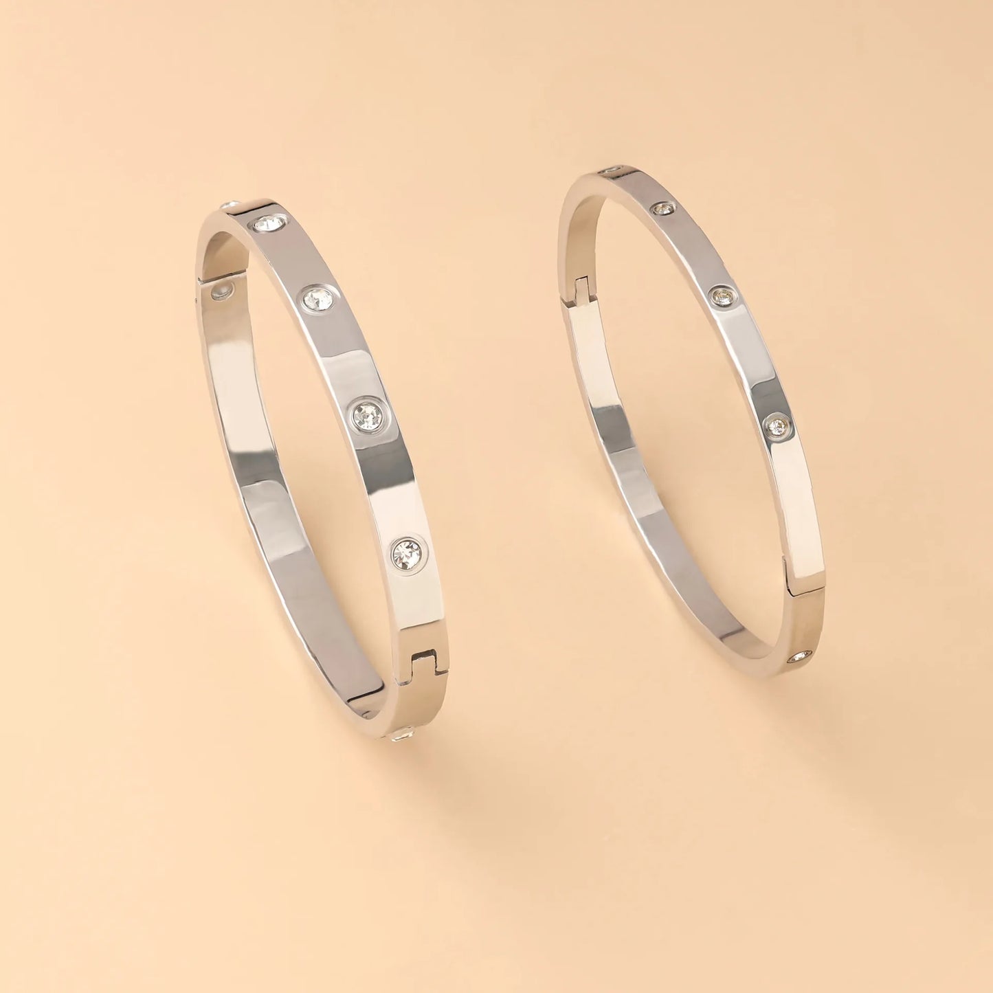 Timeless Platinum-Plated Bracelet with Elegant Classic Design