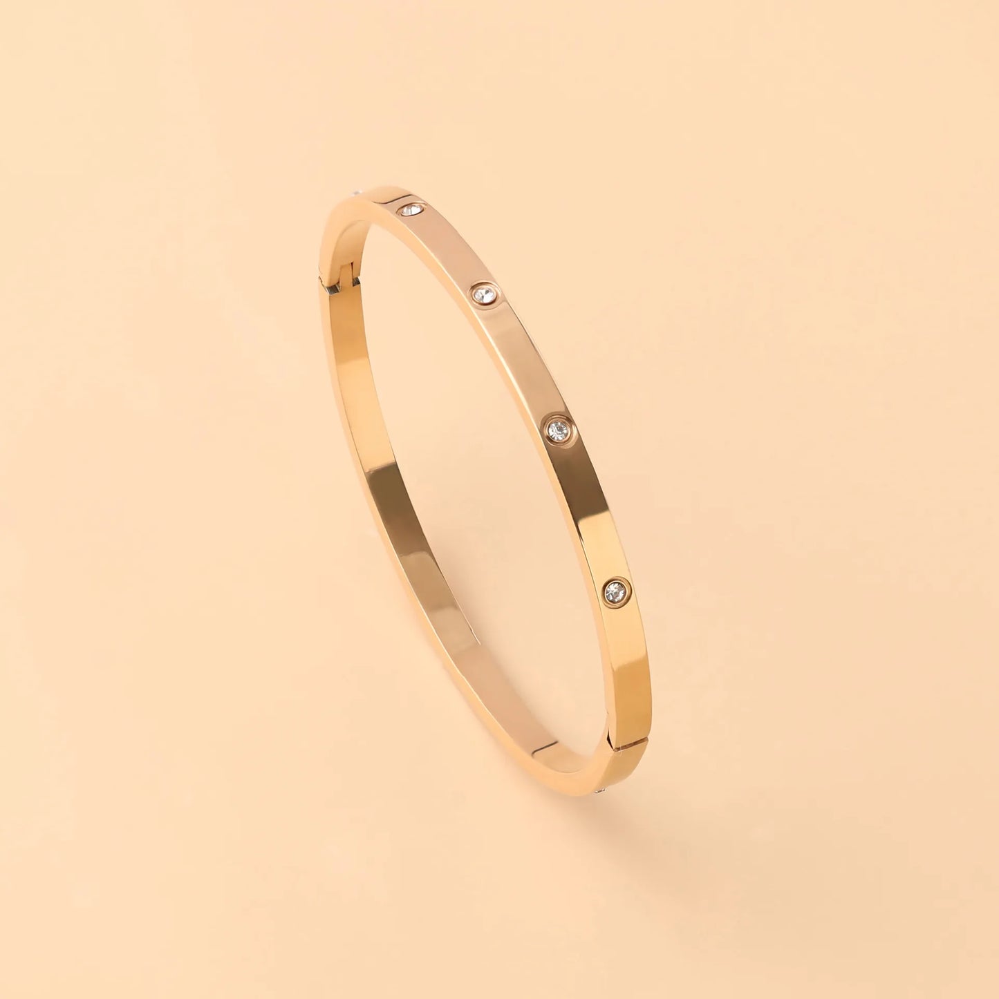 Timeless Platinum-Plated Bracelet with Elegant Classic Design