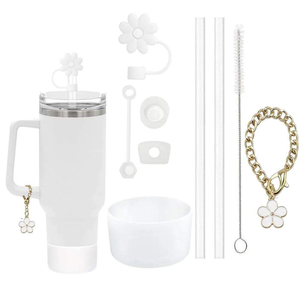 Set de accesorios de lujo 9 en 1 para Stanley Cup: tapón antiderrames, cubrepajitas, funda antideslizante, cepillo de limpieza y elegante dije de flor Chainley Cup.