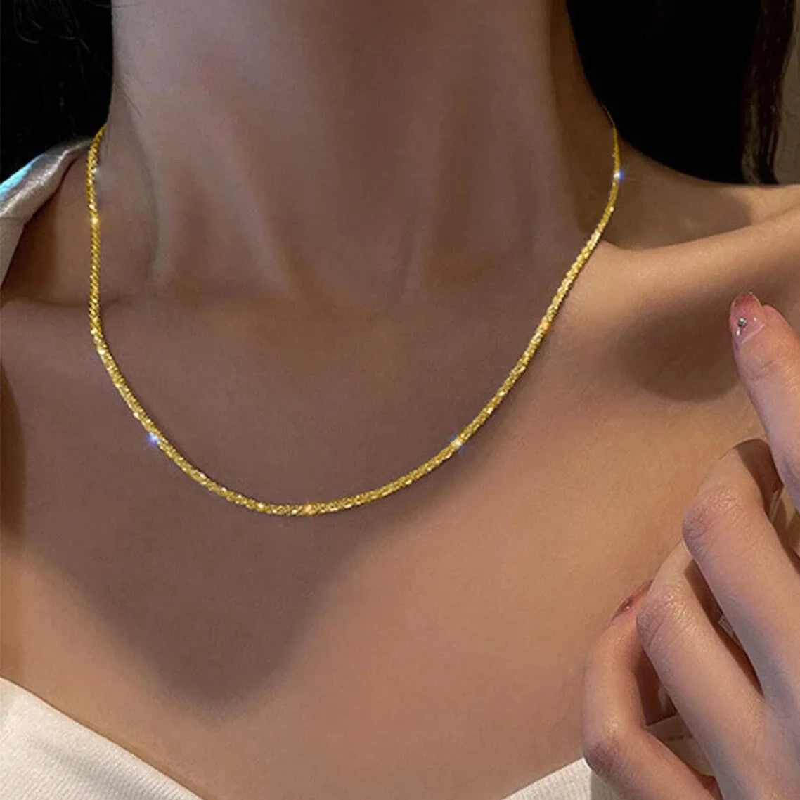 Silver Sparkling Necklace – A Trendy, Elegant Accessory to Shine in Every Occasion