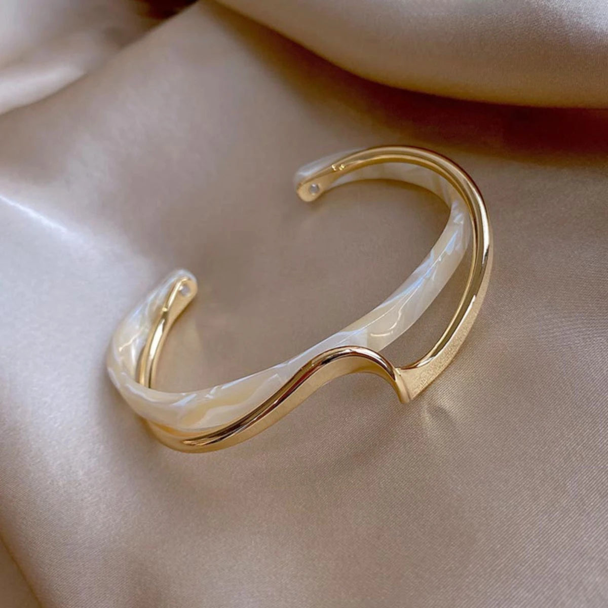 Gold-Plated Titanium Steel Bracelet with Zircon Inlay – A Timeless Classic for Women's Daily Chic