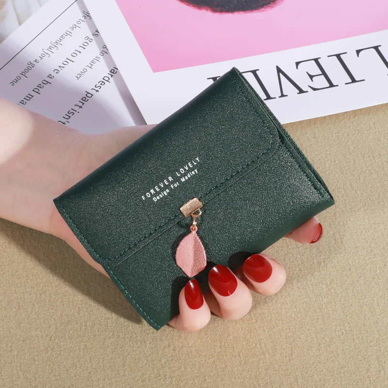 Trifold Coin Purse for Women and Minimalist Credit Card Holder: Elegance in the Details