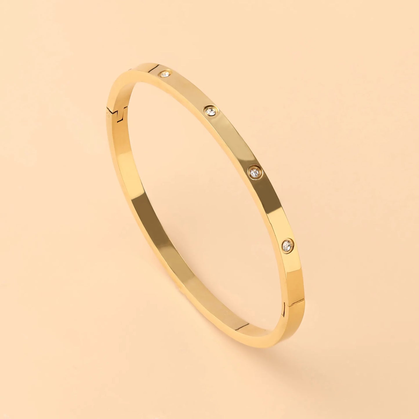Timeless Platinum-Plated Bracelet with Elegant Classic Design