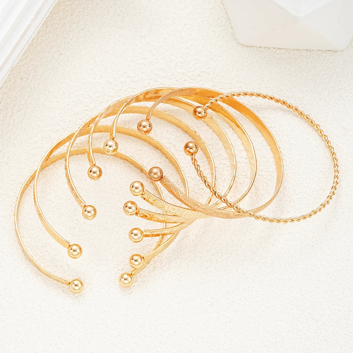 Set of 7 Punk Gold Bracelets – Bold Gothic Heart Prints with Open Metal Design for a Trendy Streetwear Look / 7 Pcs