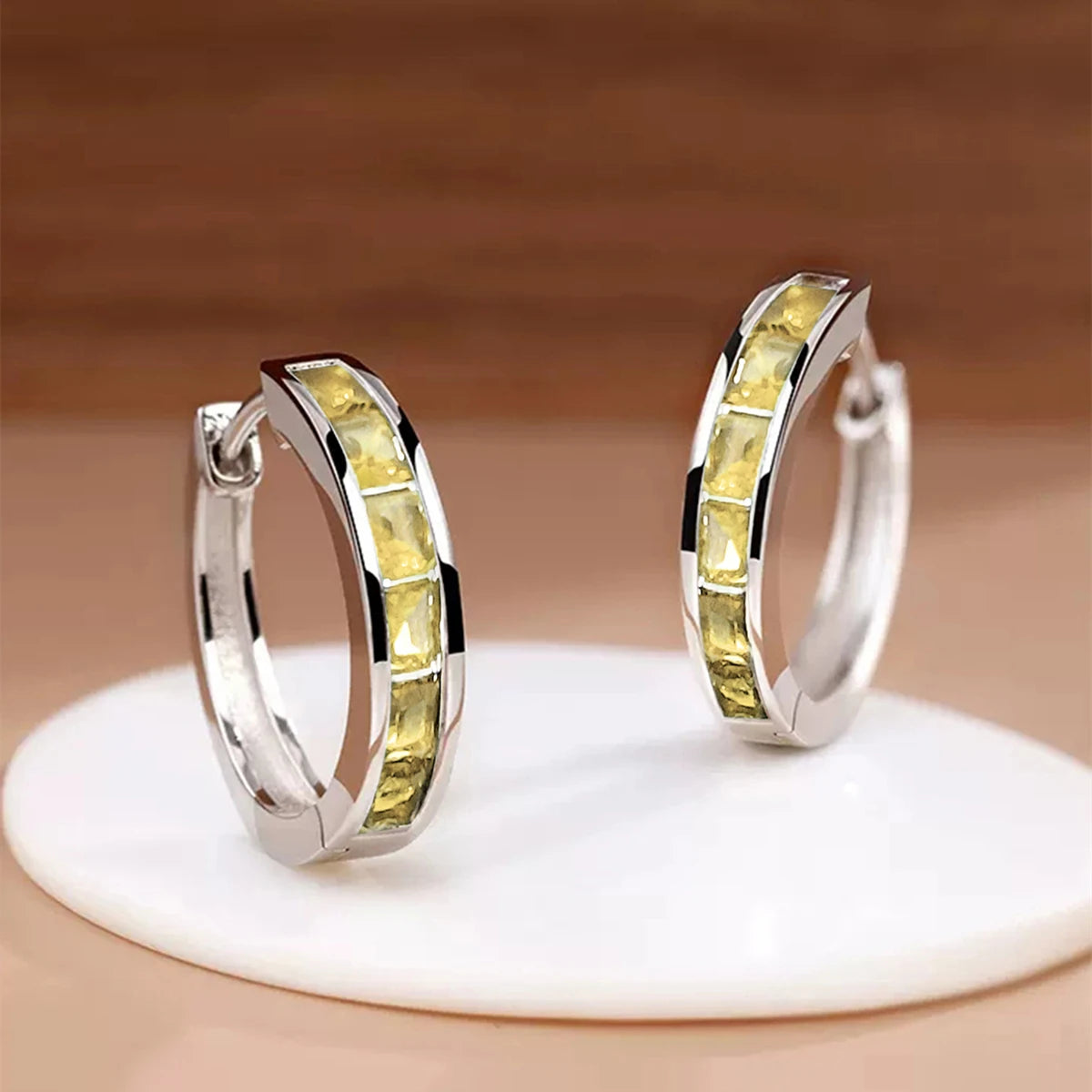 Huitan Classic Hoop Earrings – Simple and Elegant Jewelry Overflowing with Charm