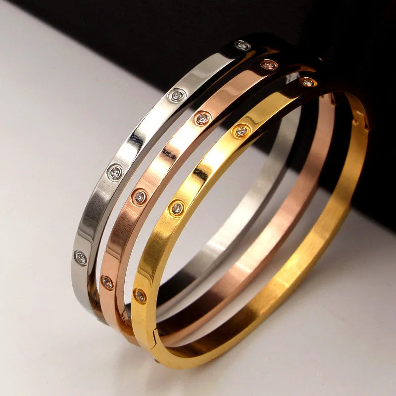Timeless Platinum-Plated Bracelet with Elegant Classic Design