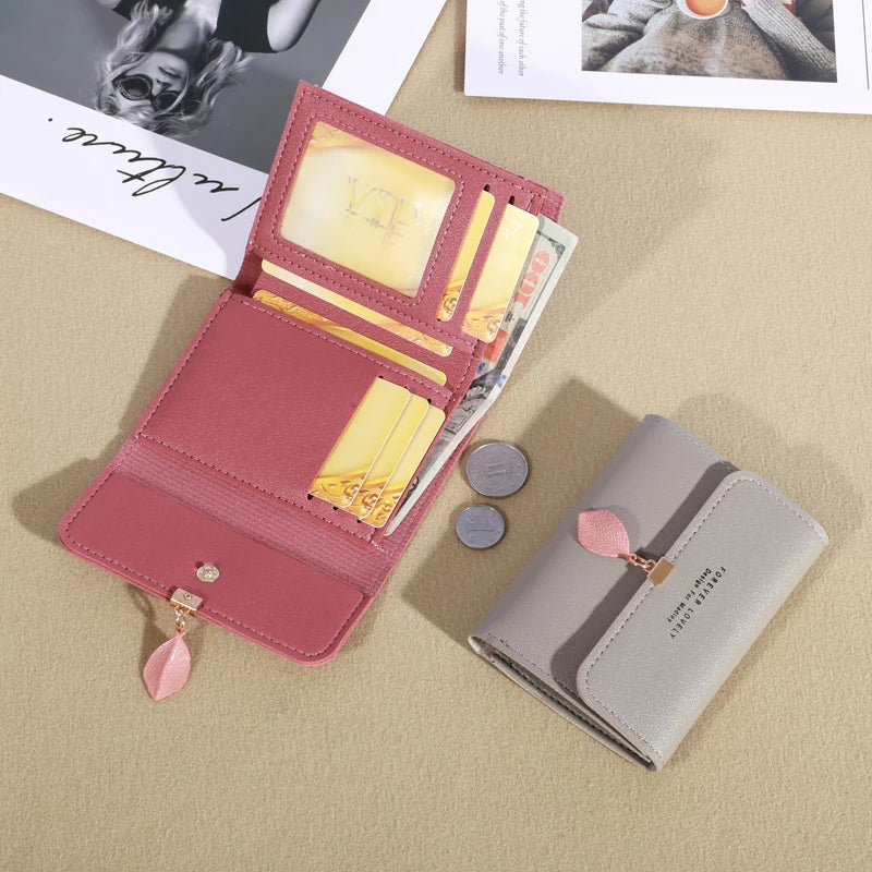 Trifold Coin Purse for Women and Minimalist Credit Card Holder: Elegance in the Details