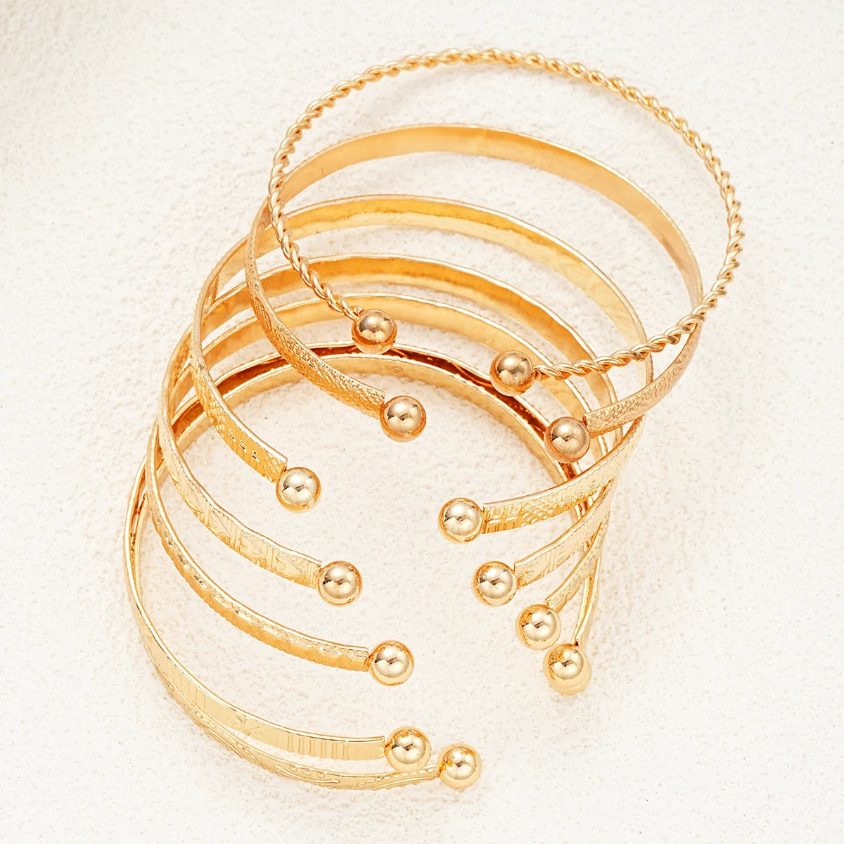 Set of 7 Punk Gold Bracelets – Bold Gothic Heart Prints with Open Metal Design for a Trendy Streetwear Look / 7 Pcs