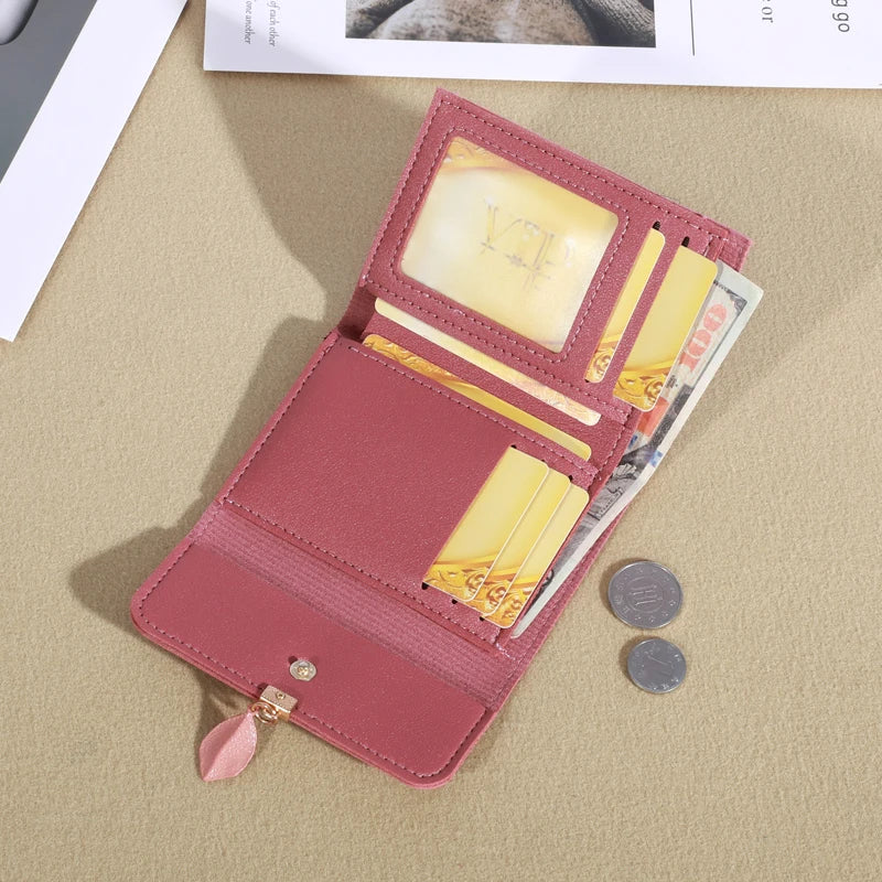 Trifold Coin Purse for Women and Minimalist Credit Card Holder: Elegance in the Details