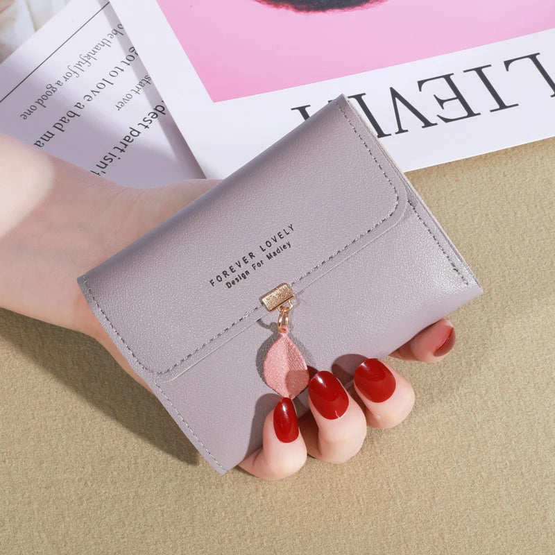 Trifold Coin Purse for Women and Minimalist Credit Card Holder: Elegance in the Details